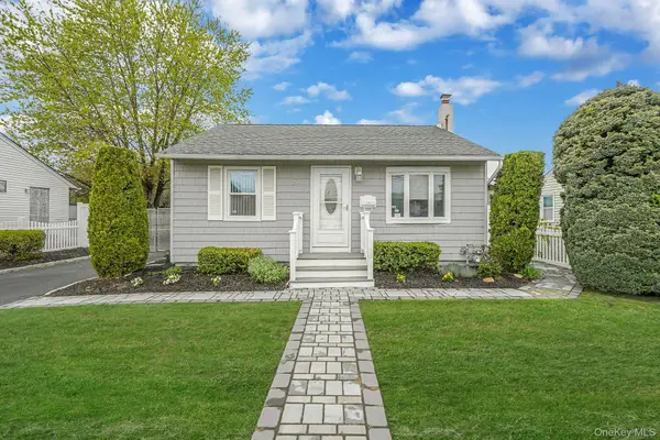 15 Glenda Drive, West Babylon, NY 11704