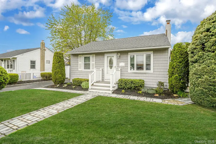 15 Glenda Drive, West Babylon, NY 11704 - #3