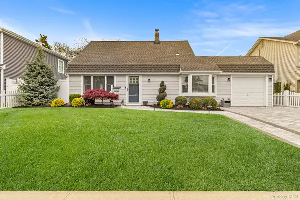 27 Slate Lane, Levittown, NY 11756