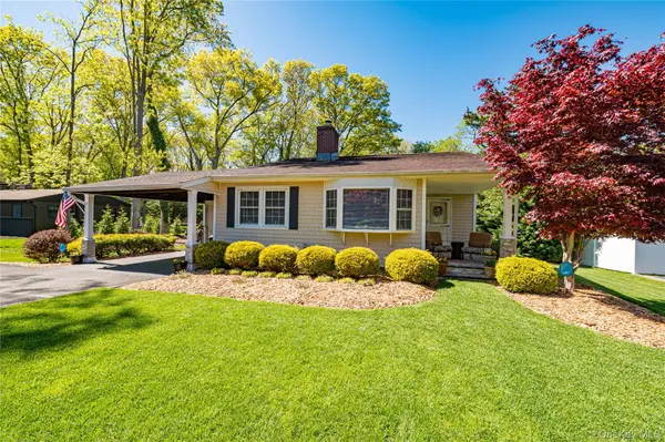 7 Ursular Court, Smithtown, NY 11787
