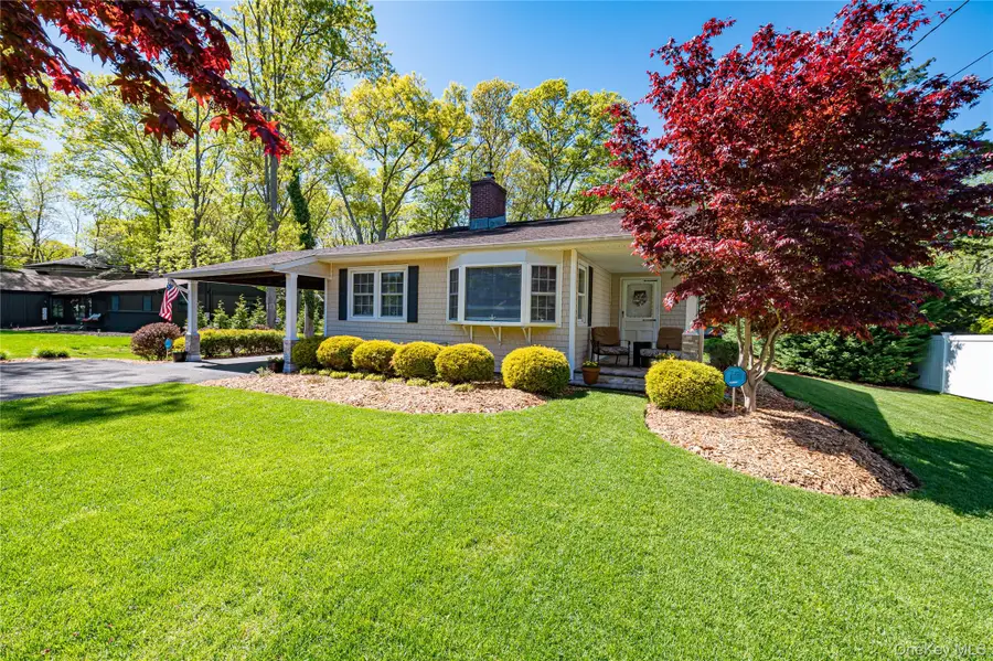 7 Ursular Court, Smithtown, NY 11787 - #3