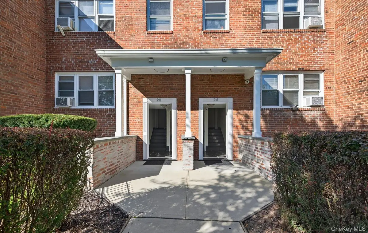 28 Linden Street, Great Neck, NY 11021 - #1