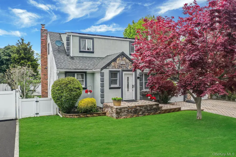 320 28th Street, Lindenhurst, NY 11757 - #2