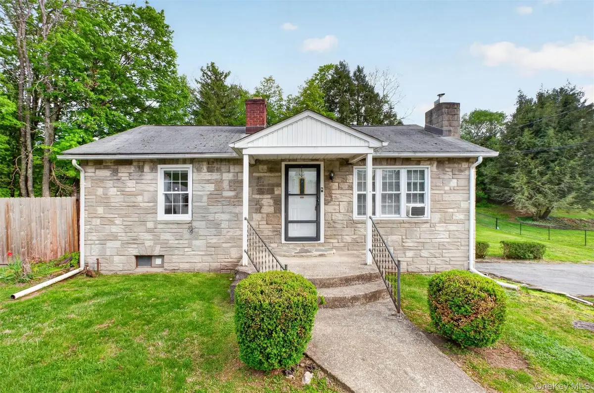 17 Holt Road, Hyde Park, NY 12538 - #1