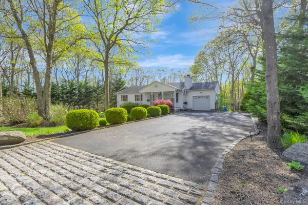 10 Black Pine Street, Center Moriches, NY 11934