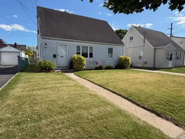 10 Ivy Place, Valley Stream, NY 11581