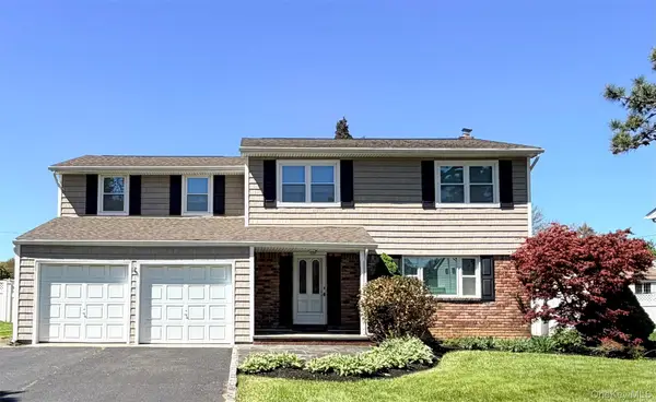 25 Sherry Lane, Hauppauge, NY 11788