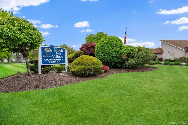2 Idaho Court #2, Coram, NY 11727