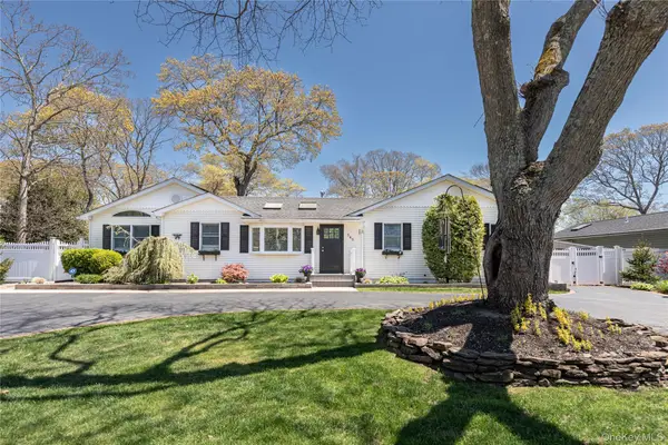 545 Spruce Avenue, Sayville, NY 11782