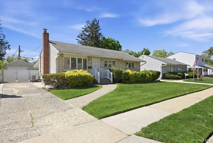 648 Dogwood Avenue, Franklin Square, NY 11010 - #2