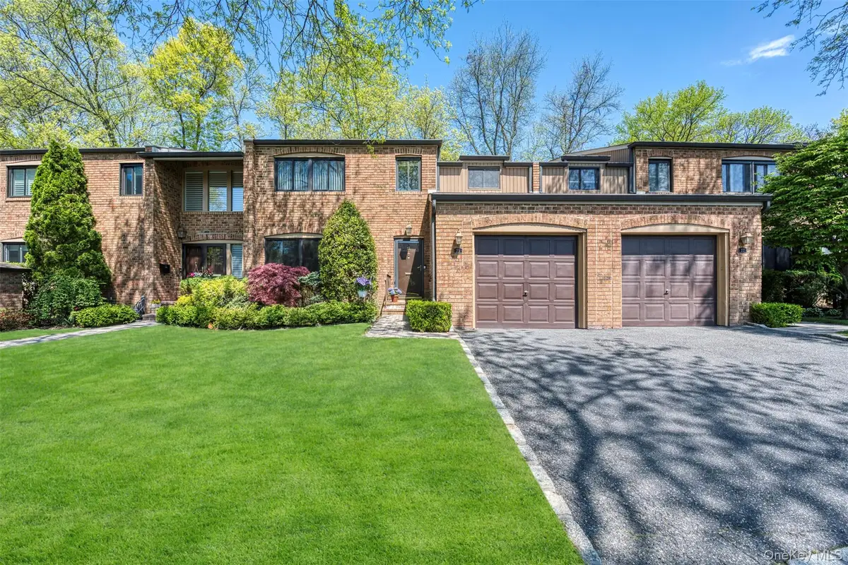 25 Windsor Gate Drive, North Hills, NY 11040 - #1