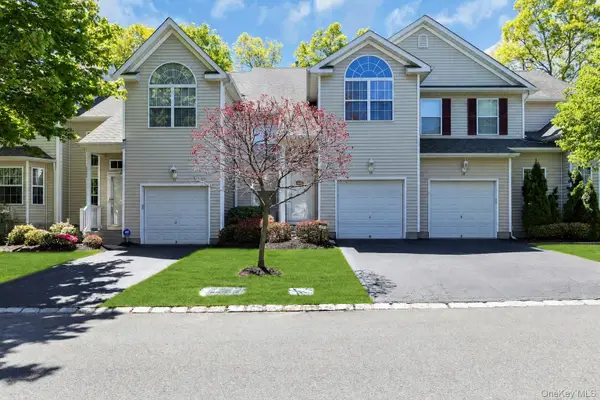13 Cranberry Circle, Medford, NY 11763