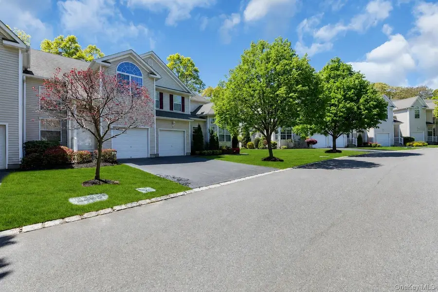 13 Cranberry Circle, Medford, NY 11763 - #3