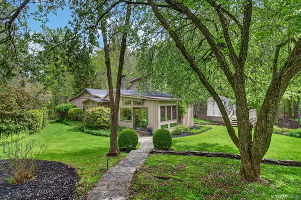 27 Old Wagon Road, Woodstock, NY 12498