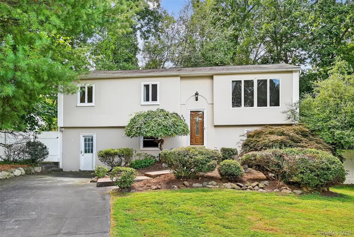 731 Manette Lane, Valley Cottage, NY 10989 - #1