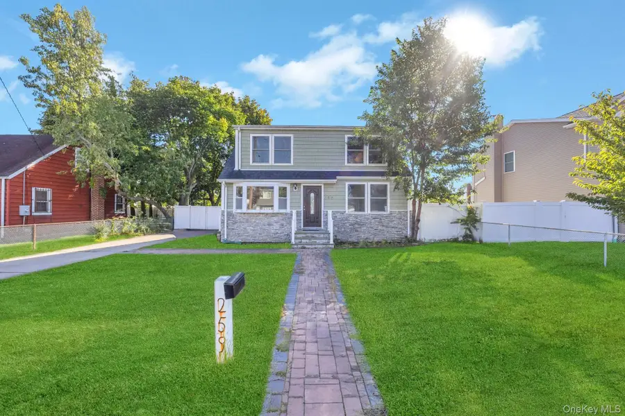 259 35th Street, Lindenhurst, NY 11757 - #2