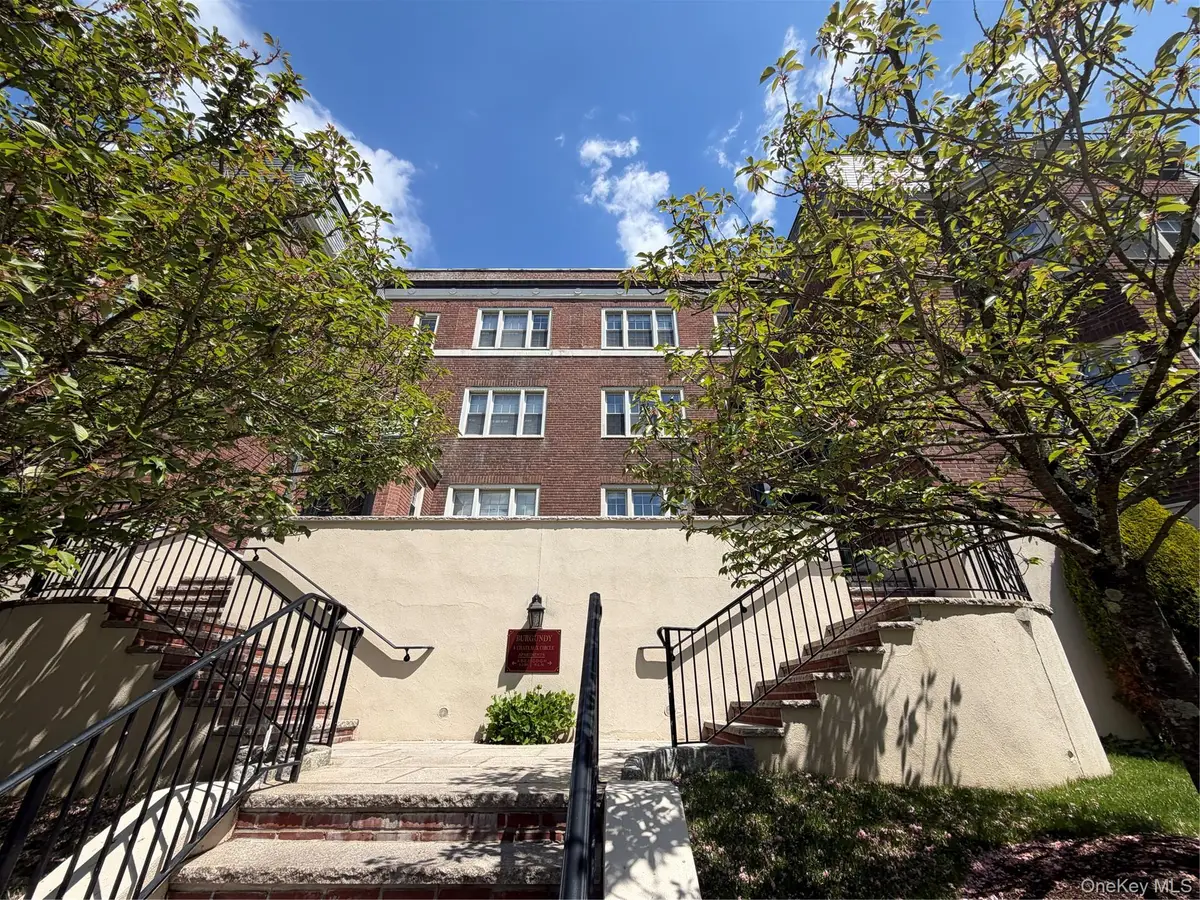 4 Chateaux Circle #4C, Scarsdale, NY 10583 - #1