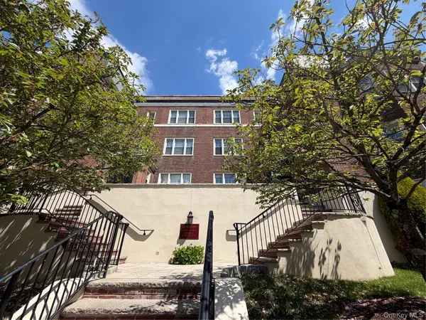 4 Chateaux Circle #4C, Scarsdale, NY 10583