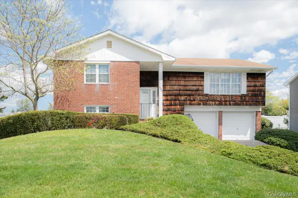 305 Kimberly Place, West Islip, NY 11795
