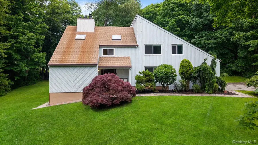 65 Cliffside Lane, Bedford Corners, NY 10549 - #3