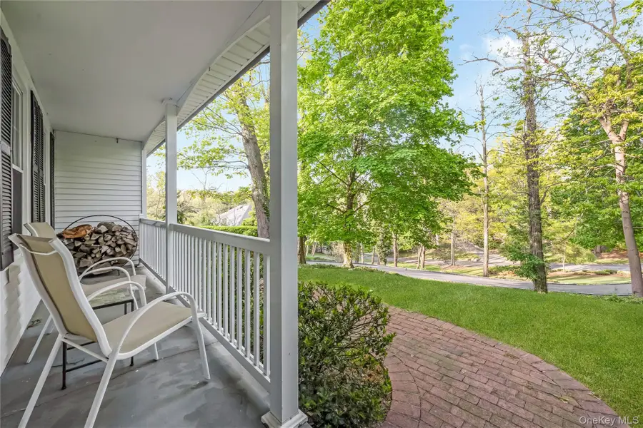 6 Green Knoll Court, Northport, NY 11768 - #2