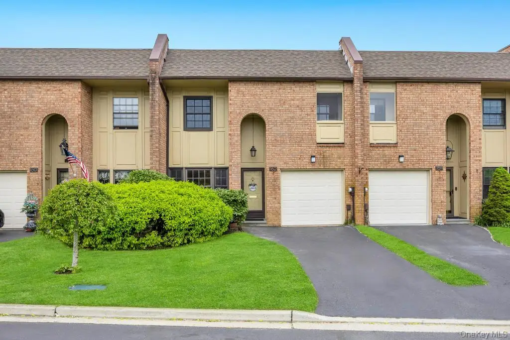 162 Southgate Circle, Massapequa Park, NY 11762 - #1