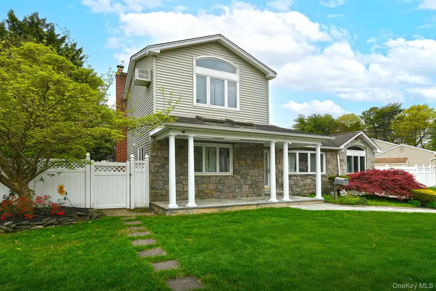 4 Ida Lane, North Babylon, NY 11703 - #3