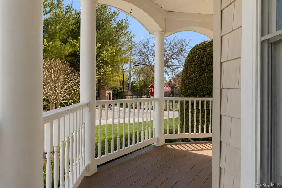 1 Daniels Way, Bay Shore, NY 11706 - #2