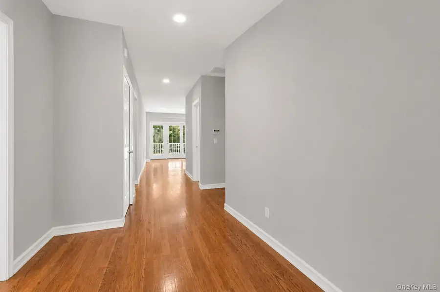1 Daniels Way, Bay Shore, NY 11706 - #3