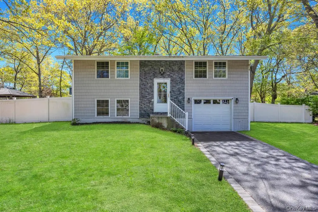 32 Lodge Lane, East Setauket, NY 11733 - #1