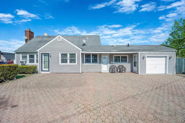 56 Pickwick Lane, North Babylon, NY 11703