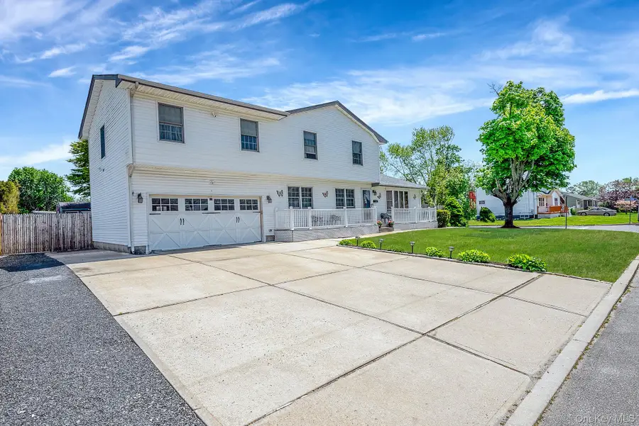 111 Chapel Hill Drive, Brentwood, NY 11717 - #2