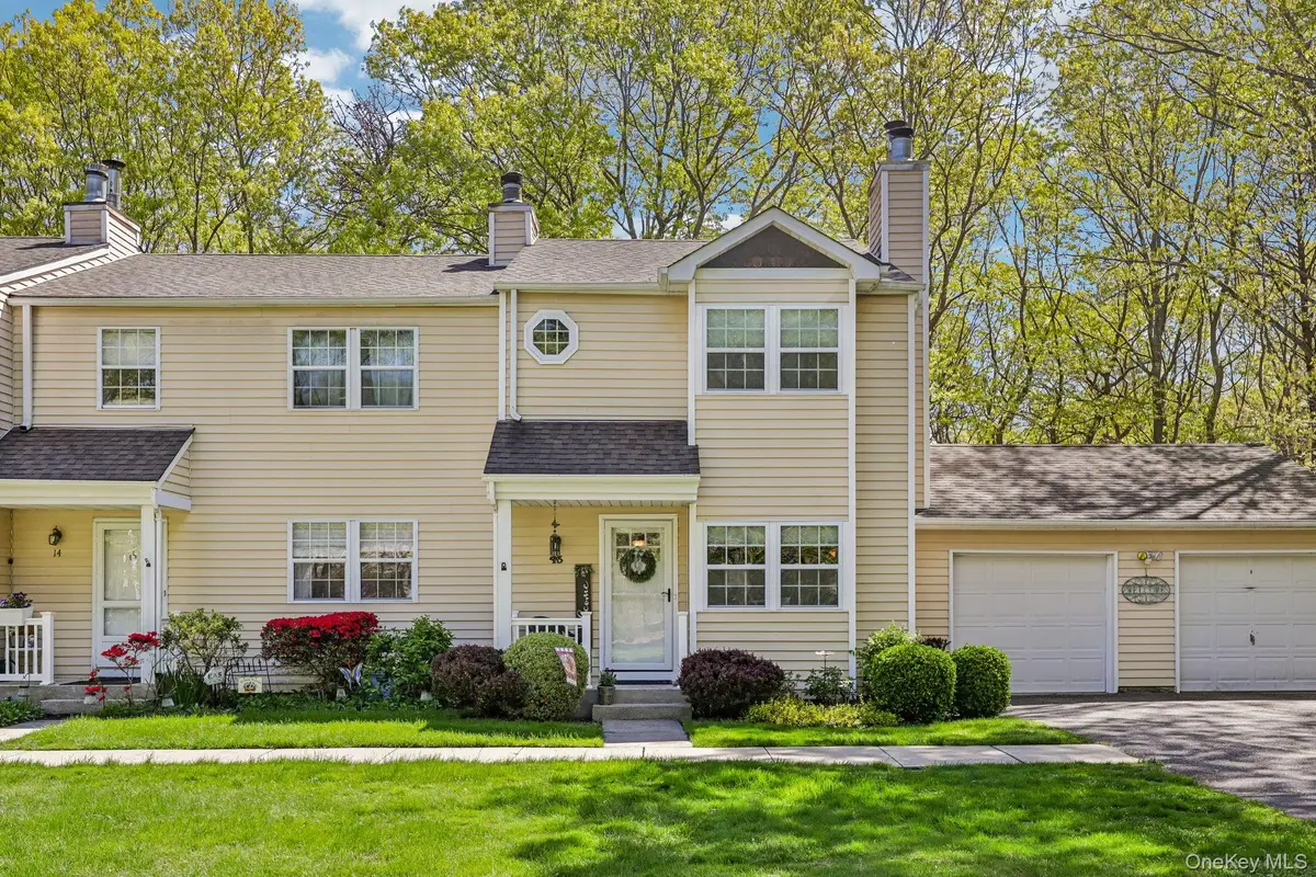 13 Rutledge Commons, Yaphank, NY 11980 - #1