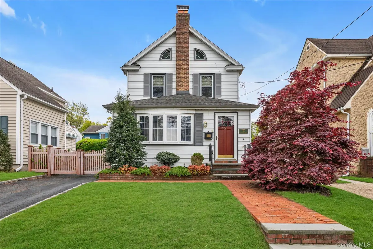20 Highland Place, Great Neck, NY 11020 - #1