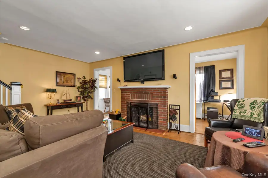 20 Highland Place, Great Neck, NY 11020 - #2