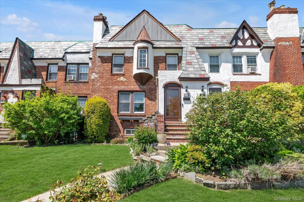 376 Cochran Place, Valley Stream, NY 11581 - #1