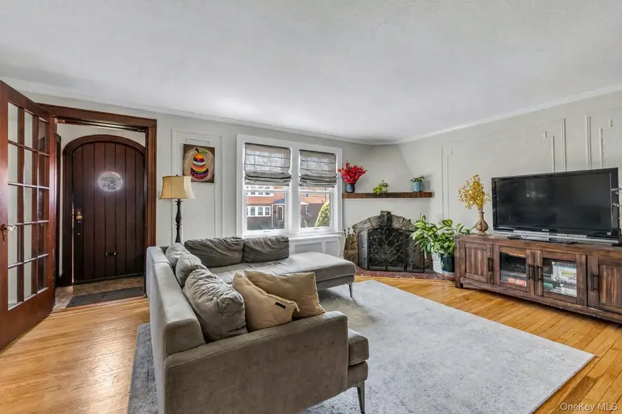 376 Cochran Place, Valley Stream, NY 11581 - #2