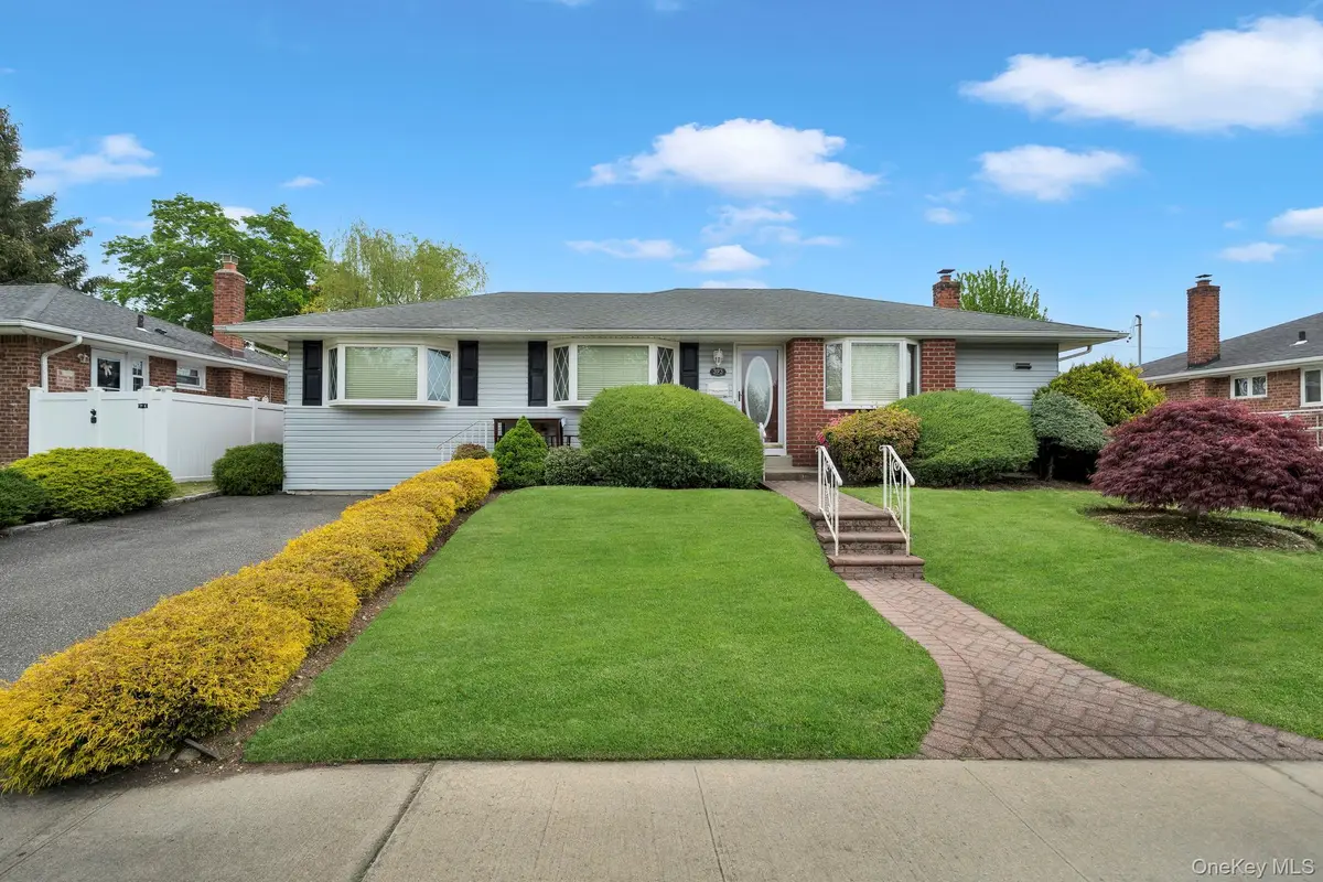 393 Coleridge, Levittown, NY 11756 - #1