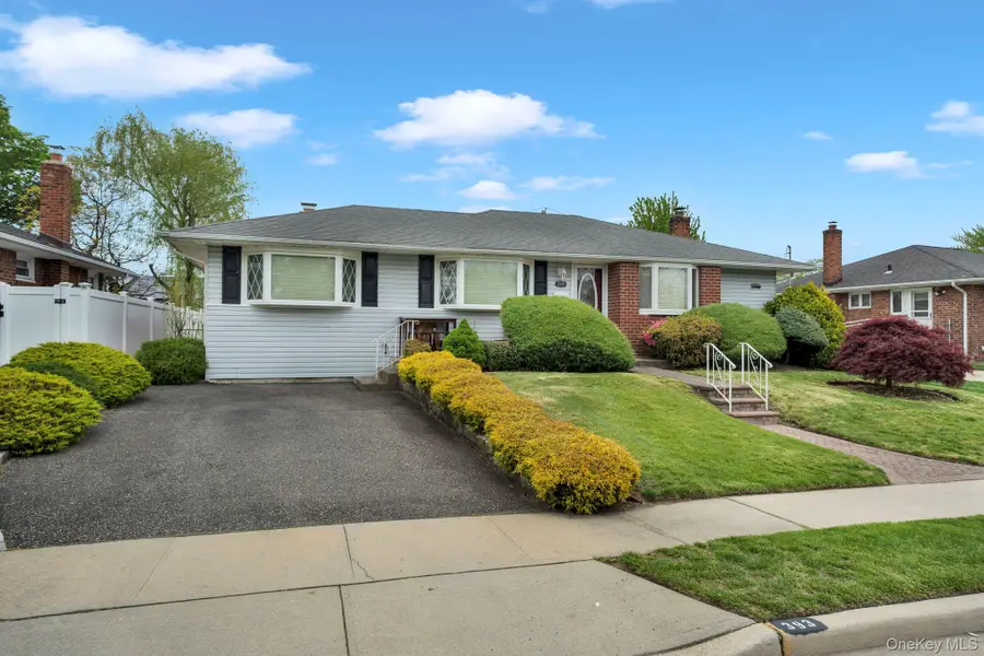393 Coleridge, Levittown, NY 11756 - #2
