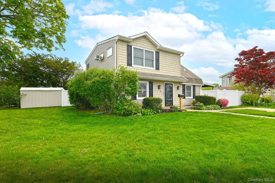 17 Ring Lane, Levittown, NY 11756 - #2