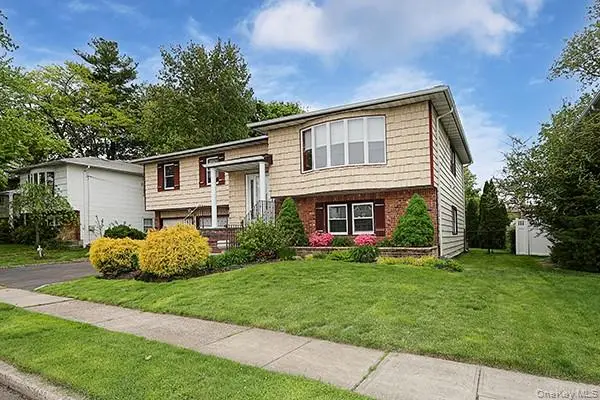 8 Broadfield Place, Glen Cove, NY 11542 - #1
