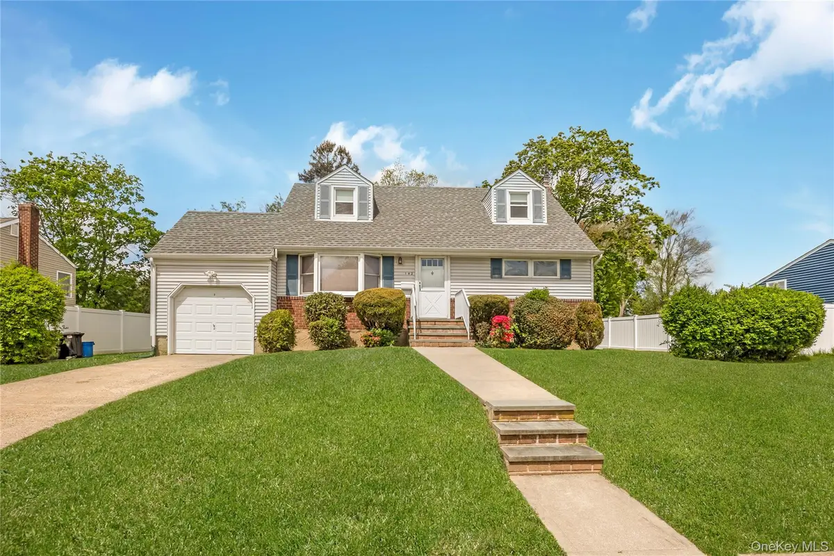 142 Elkton Lane, North Babylon, NY 11703 - #1