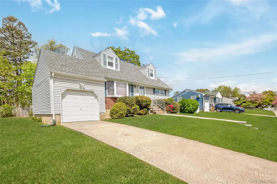 142 Elkton Lane, North Babylon, NY 11703 - #3