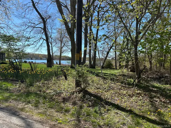 105 Mailer Court, Southold, NY 11971