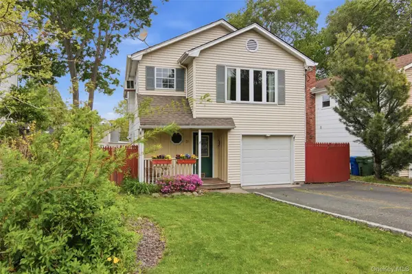 23 Woodside Avenue, Port Jefferson, NY 11777