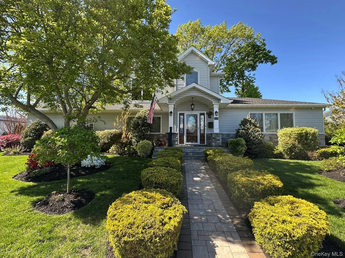 752 Kensington Court, Westbury, NY 11590 - #1