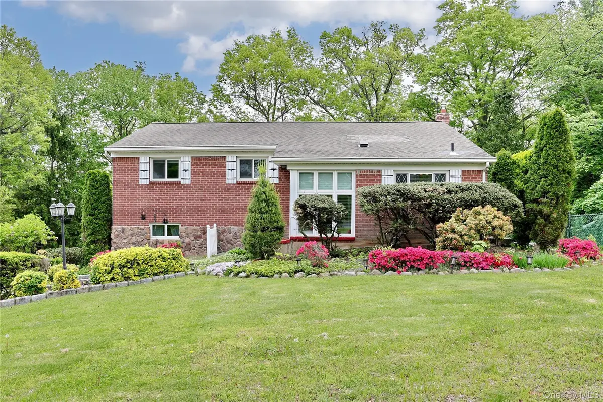 34 E Allison Avenue, Pearl River, NY 10965 - #1