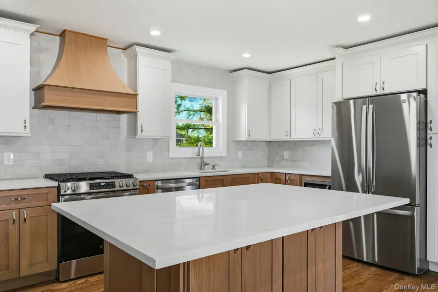 21 Robbins Street, Lindenhurst, NY 11757 - #2