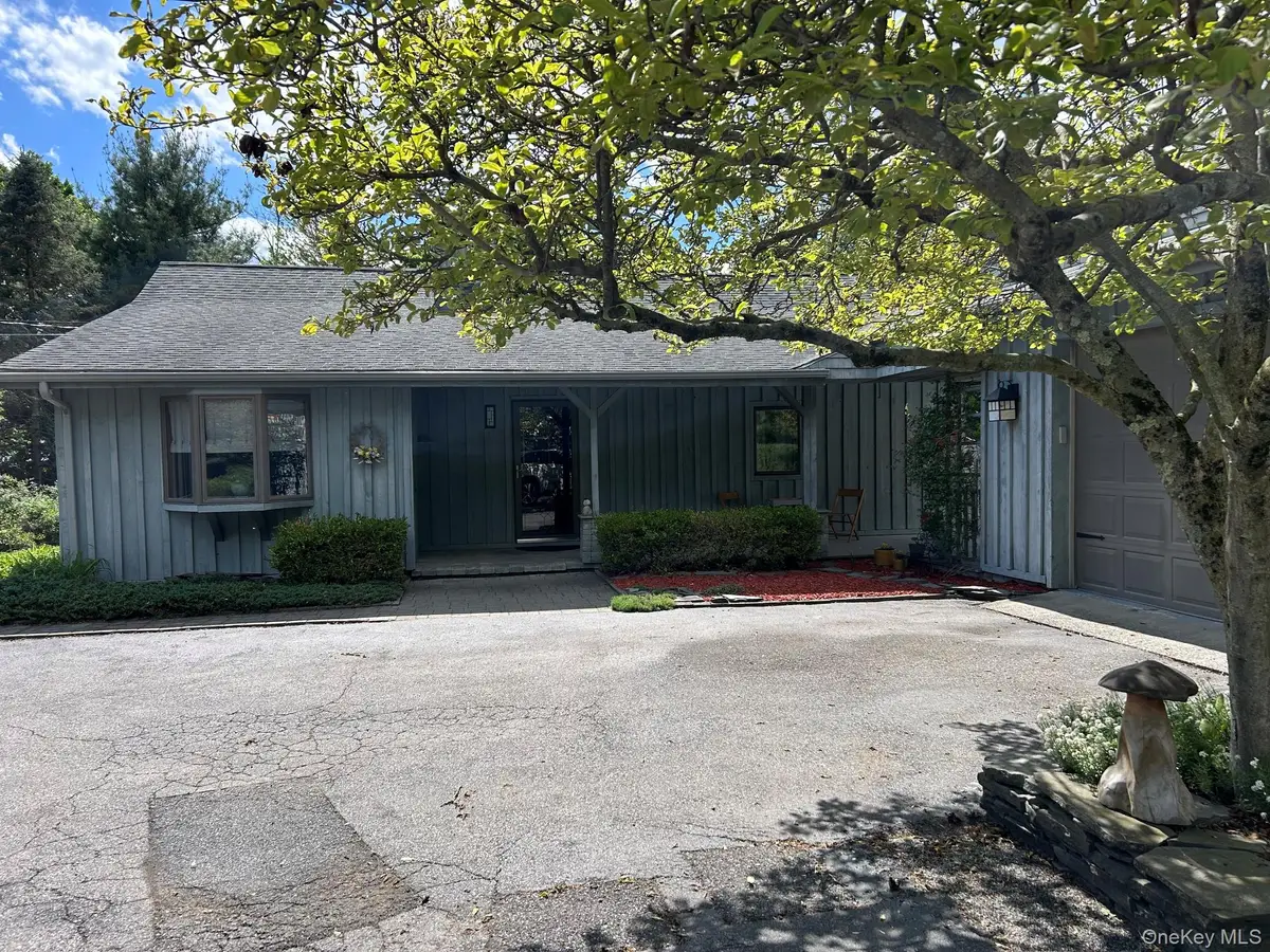 30 Daisy Lane, Poughkeepsie, NY 12603 - #1