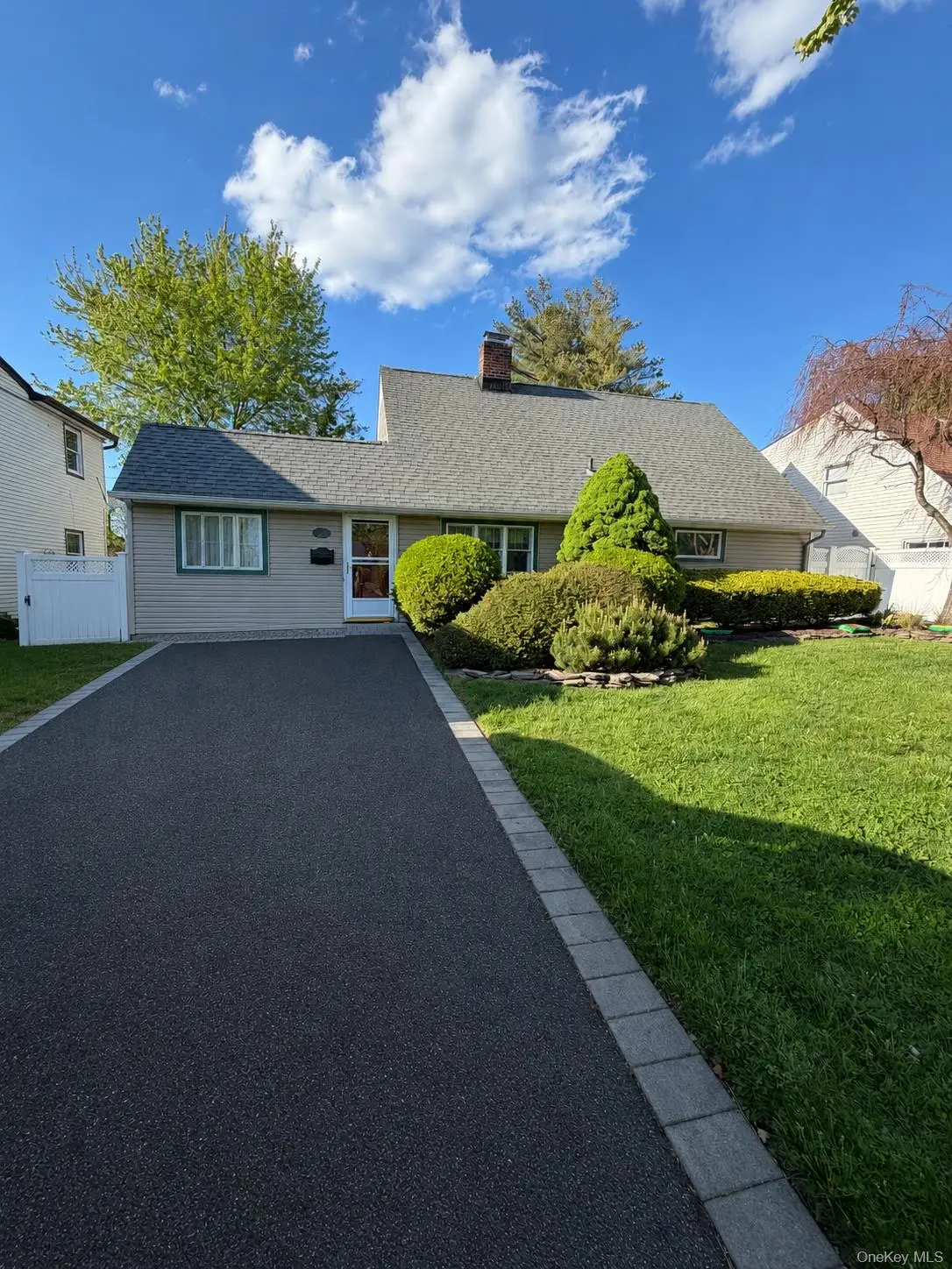 27 Blossom Lane, Levittown, NY 11756 - #1